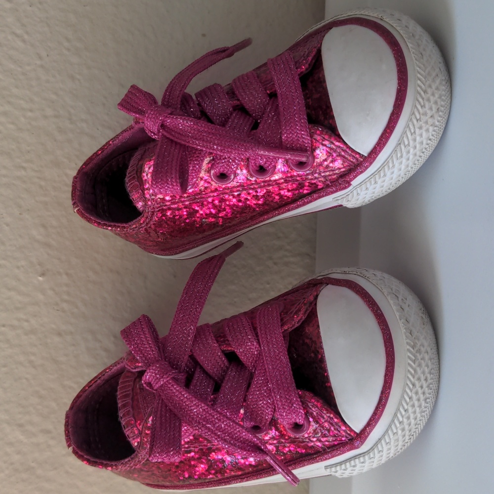 Infant Converse shoes Size 4